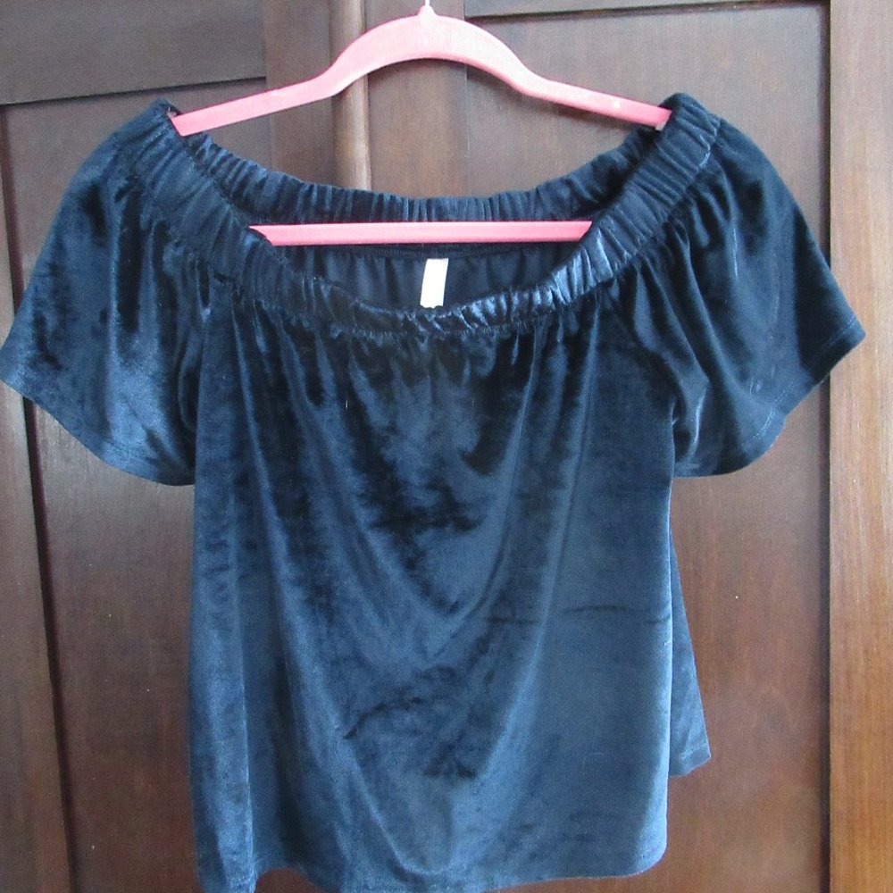 XHILARATION Women's Medium Black Top